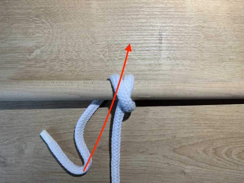 Mit unserer Anleitung lernen wir man Knoten auf Slip leicht lösen kann.